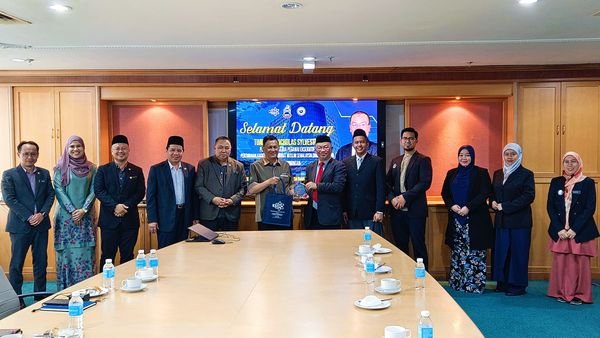 KUNJUNGAN HORMAT KEPADA YB. DATUK DR. HJ. MOHD. ARIFIN BIN HJ. MOHD. ARIF, JP